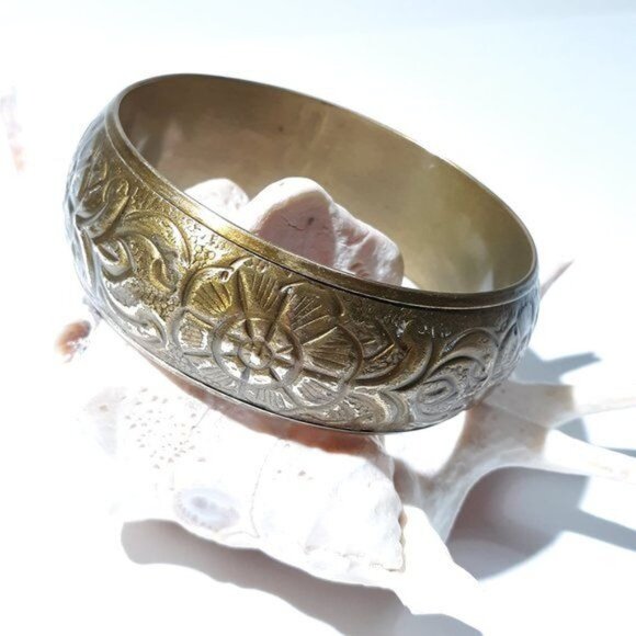 Vintage Floral Engraved Brass Bangle Bracelet - Picture 6 of 6